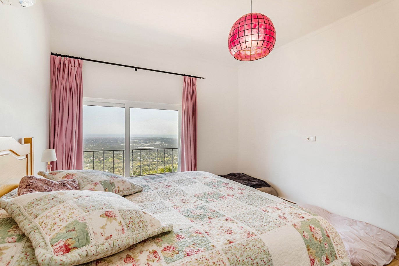 Villa de 5 dormitorios con vistas al mar, en venta, en Faro, Algarve_218170