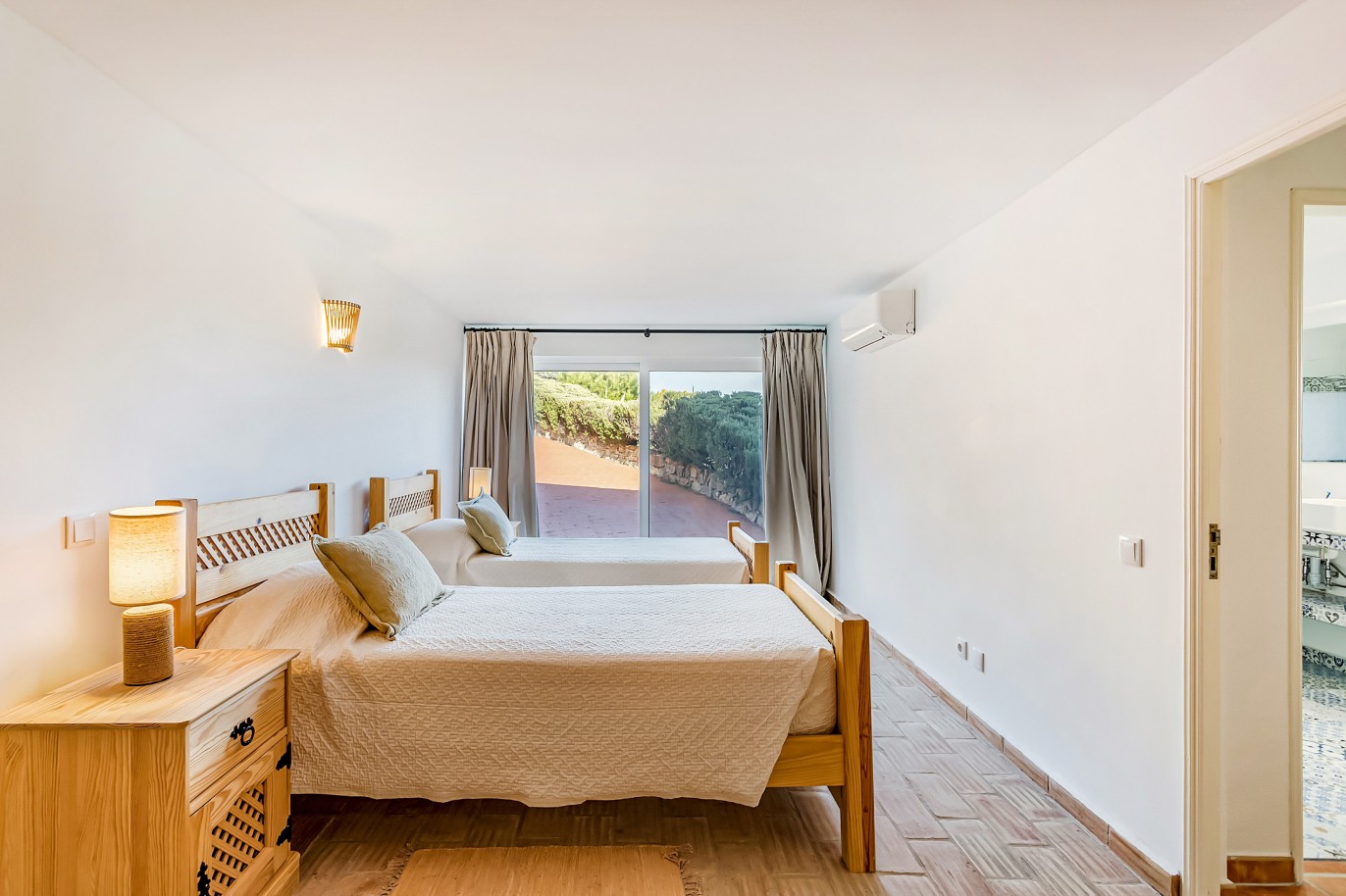 5 Schlafzimmer Villa mit Meerblick, zu verkaufen, in Faro, Algarve_218173