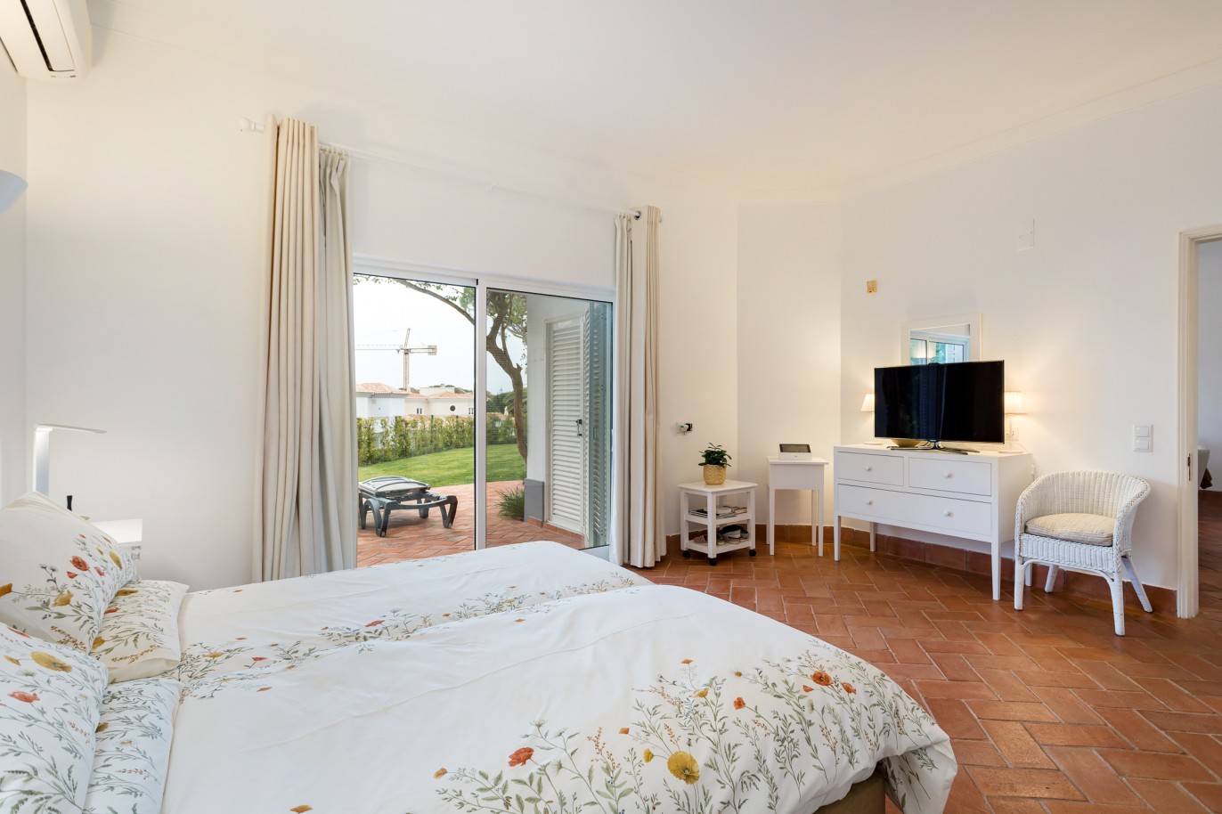 Villa de 3 chambres avec jardin, à vendre à Quinta do Lago, Algarve_218591