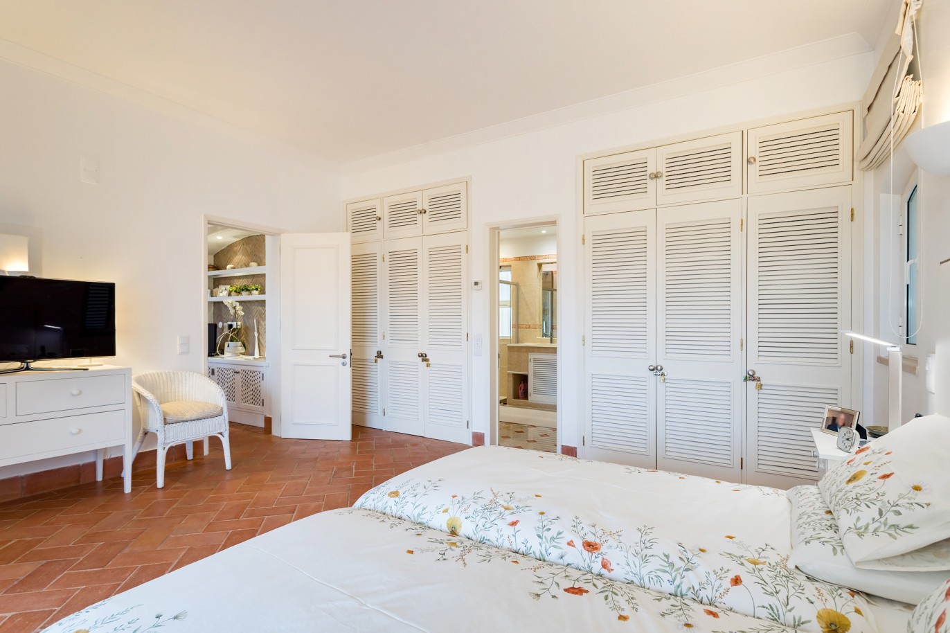 Villa de 3 chambres avec jardin, à vendre à Quinta do Lago, Algarve_218592