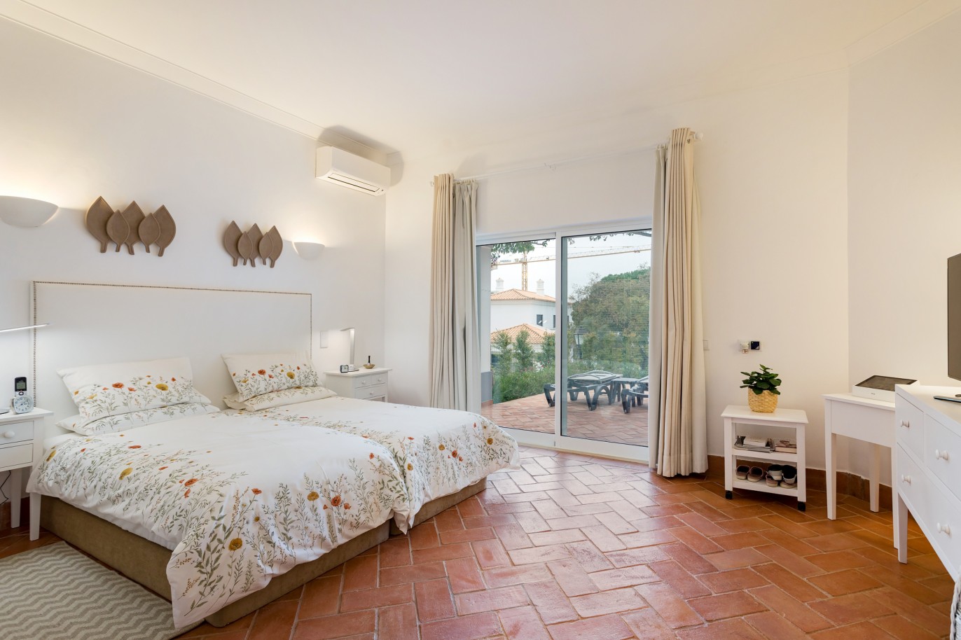 Villa de 3 chambres avec jardin, à vendre à Quinta do Lago, Algarve_218593