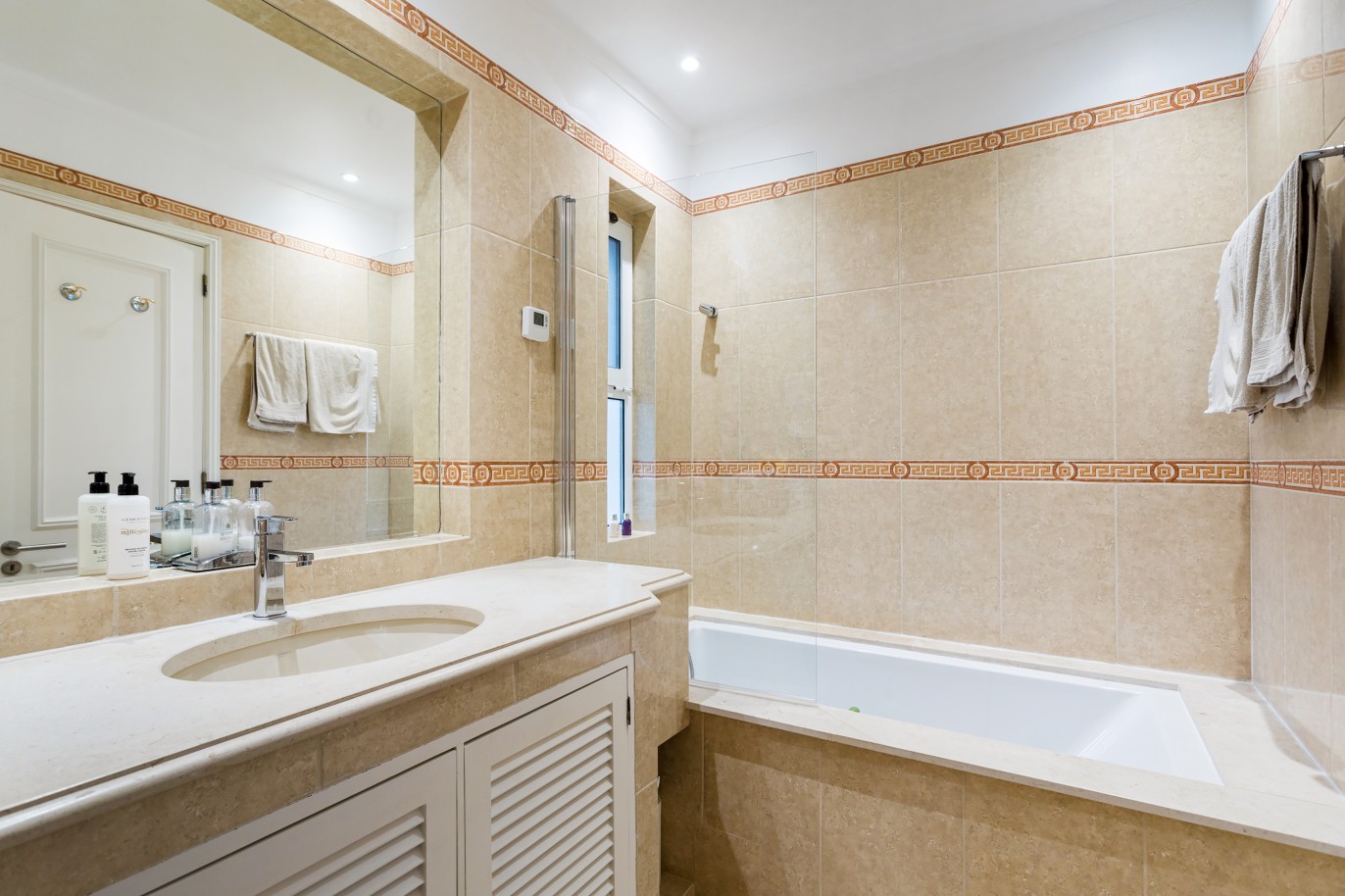 3 Schlafzimmer Villa mit Garten, zu verkaufen in Quinta do Lago, Algarve_218597