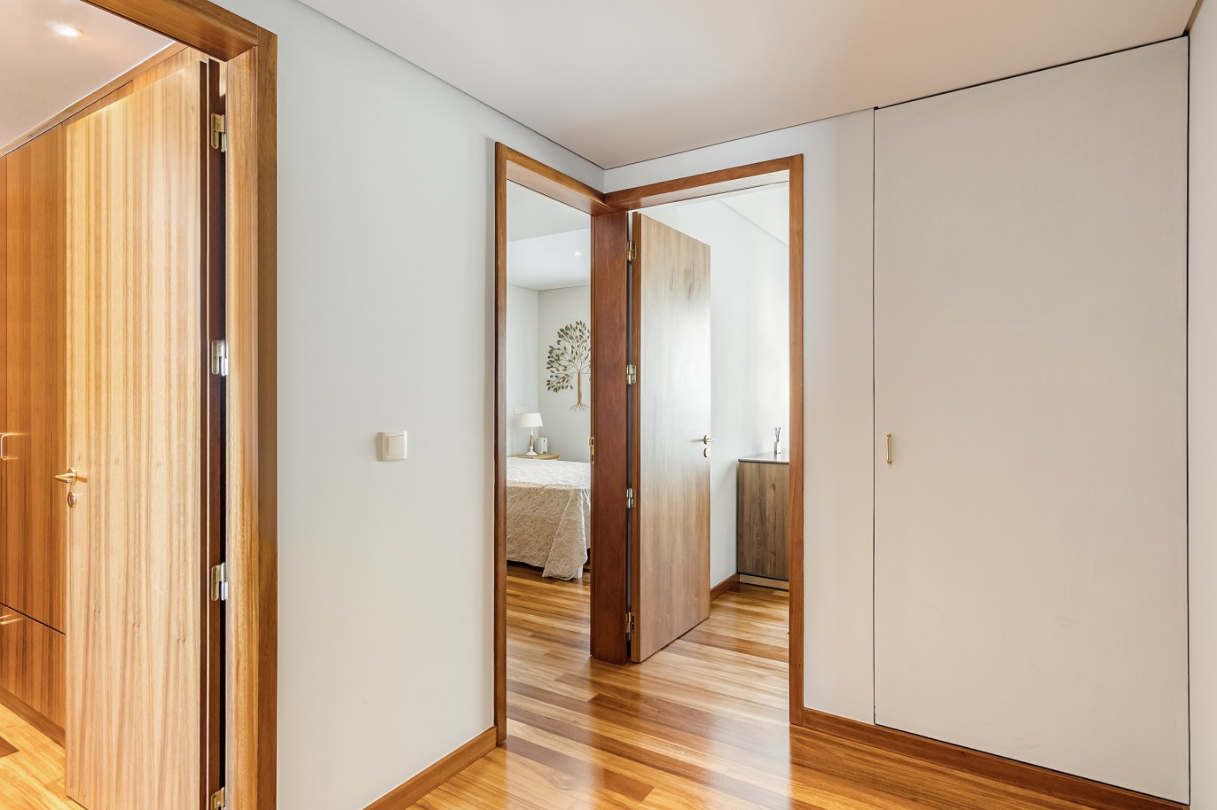 Piso con balcón y vistas al río, en venta, en Foz do Douro, Oporto, Portugal_219020