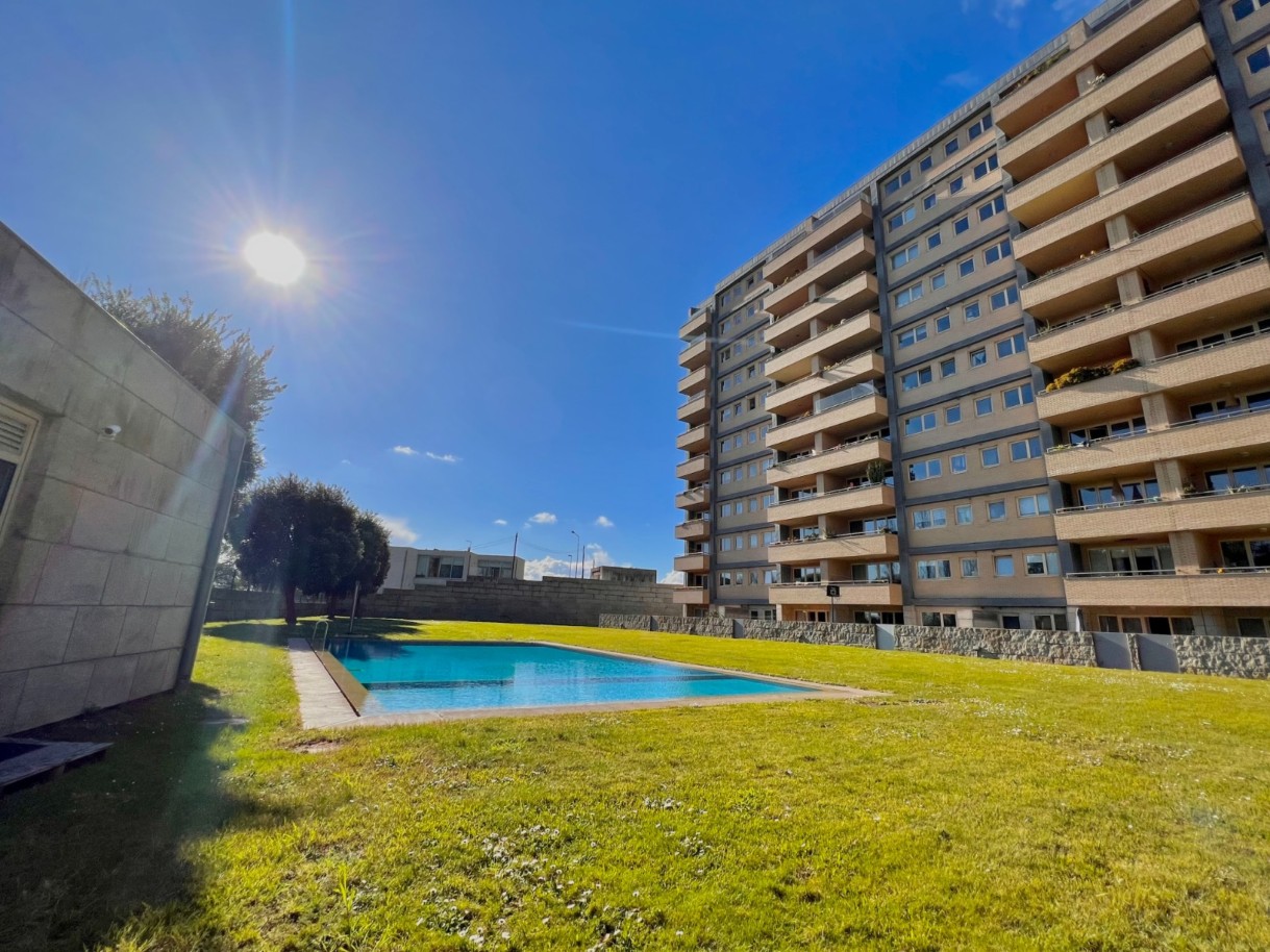 Vente : Appartement avec balcon et vue sur la mer et le fleuve à Leça da Palmeira, Porto, Portugal_219029