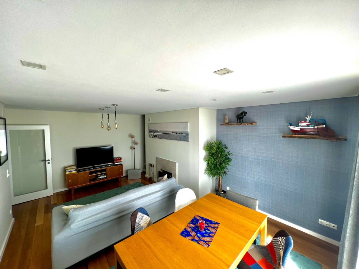 Vente : Appartement avec balcon et vue sur la mer et le fleuve à Leça da Palmeira, Porto, Portugal_219054