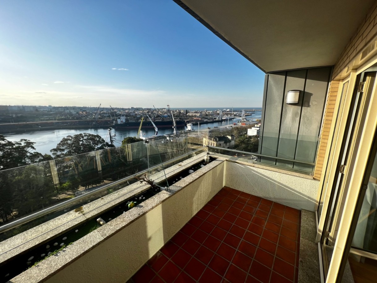 Vente : Appartement avec balcon et vue sur la mer et le fleuve à Leça da Palmeira, Porto, Portugal_219101