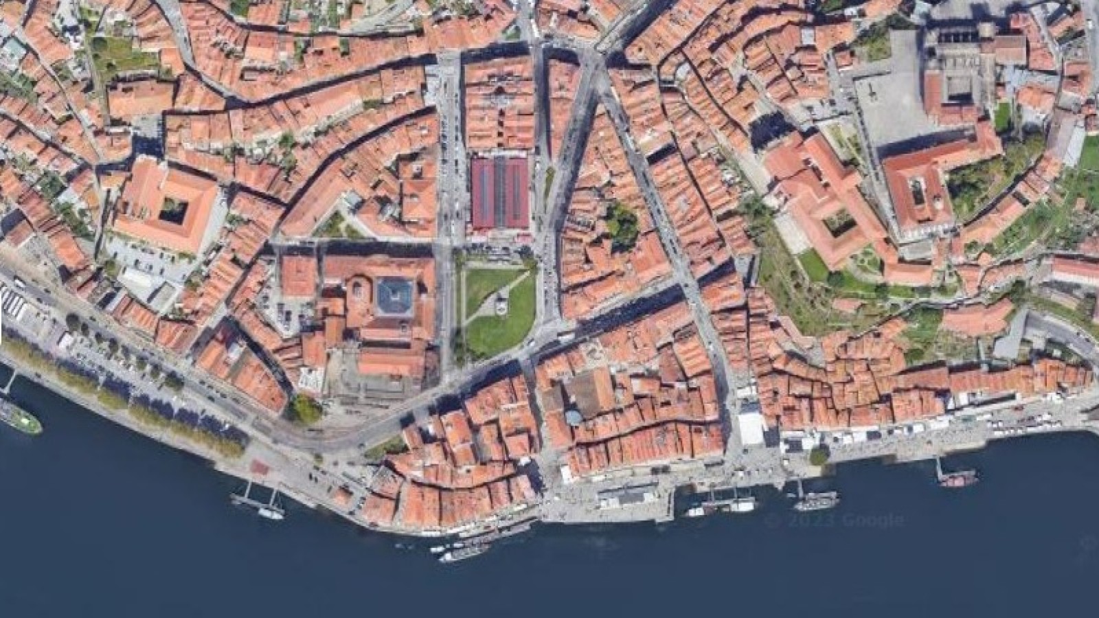 Vente : Bâtiment avec projet approuvé, dans le centre historique de Porto, Portugal_220254