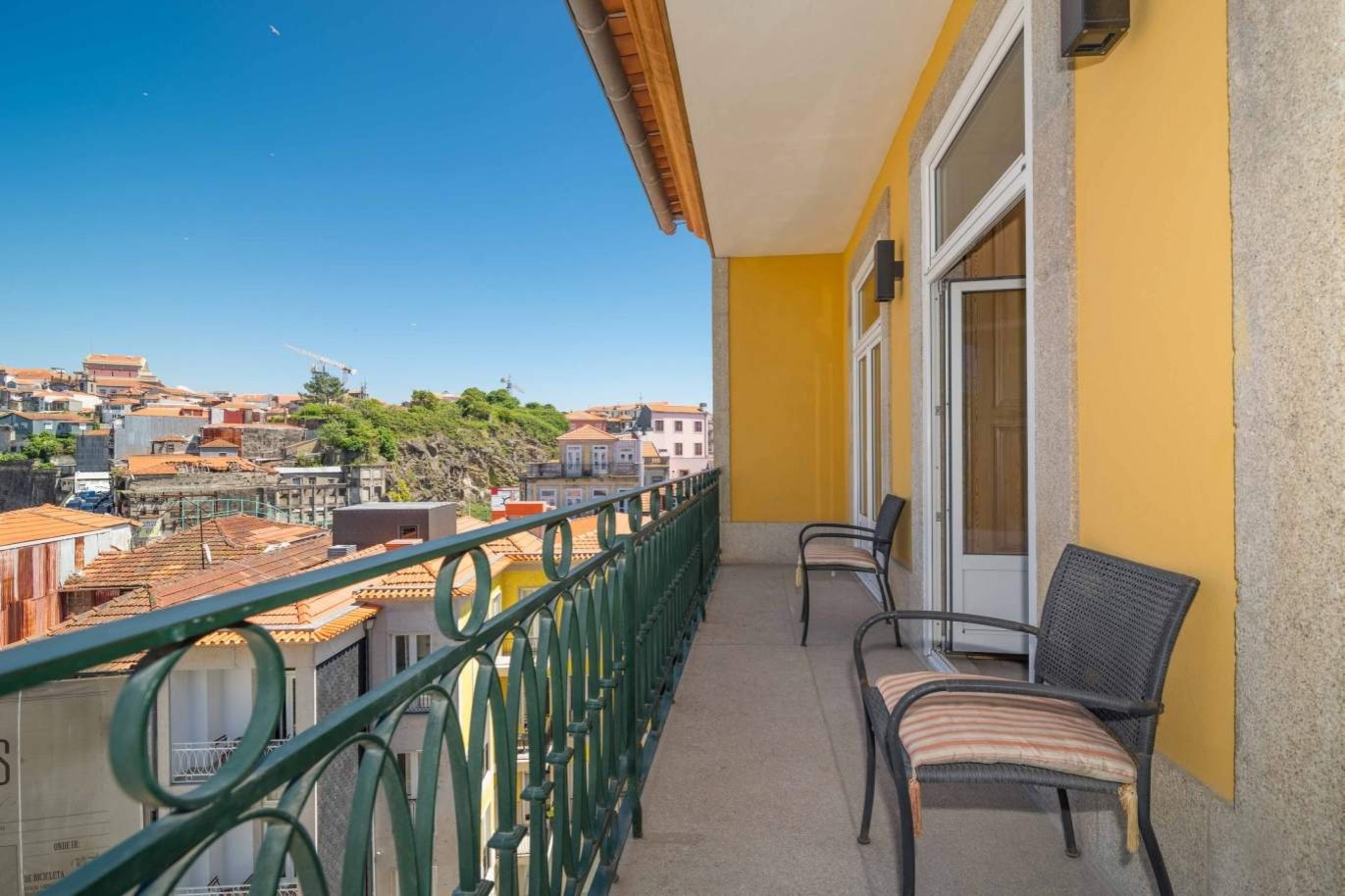 Duplex-Penthouse mit Balkon, zu verkaufen, in der Innenstadt von Porto, Portugal_220282