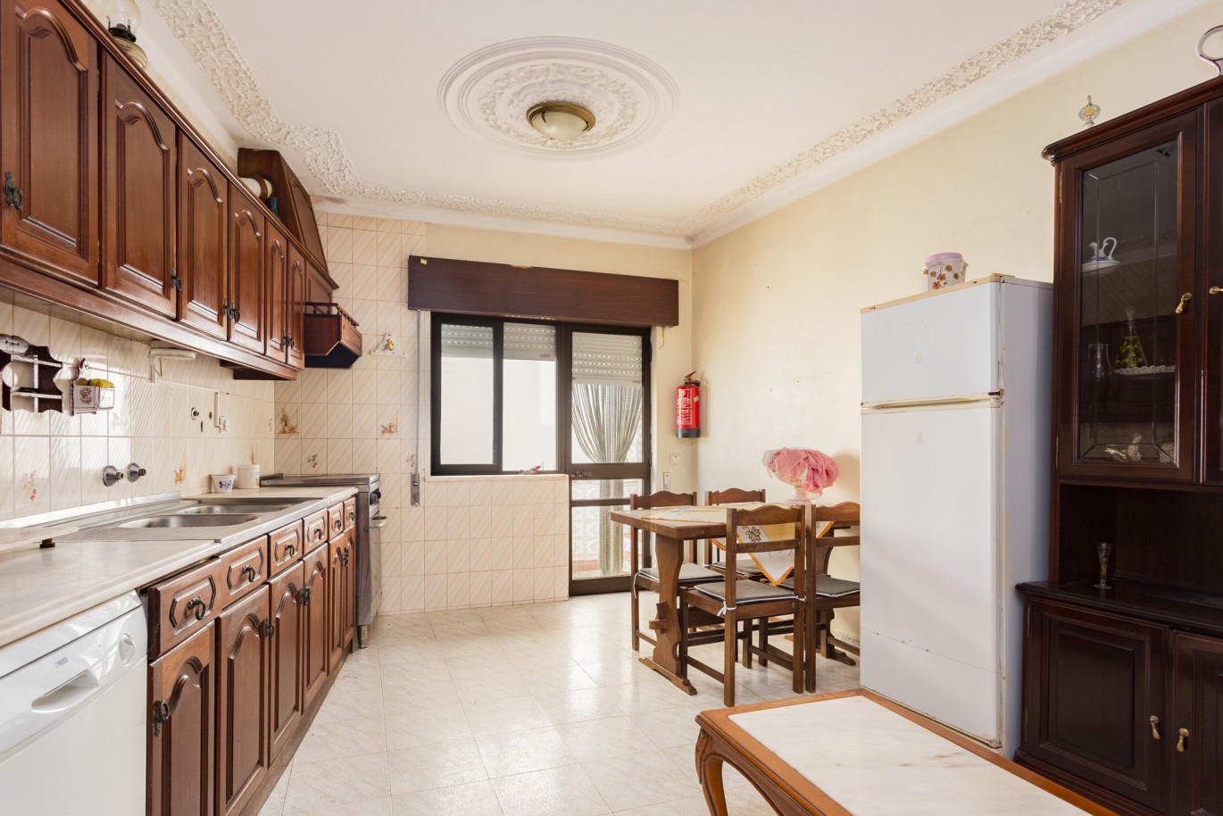 Prédio com cinco apartamentos T2, para venda, em Alvor, Algarve_220424