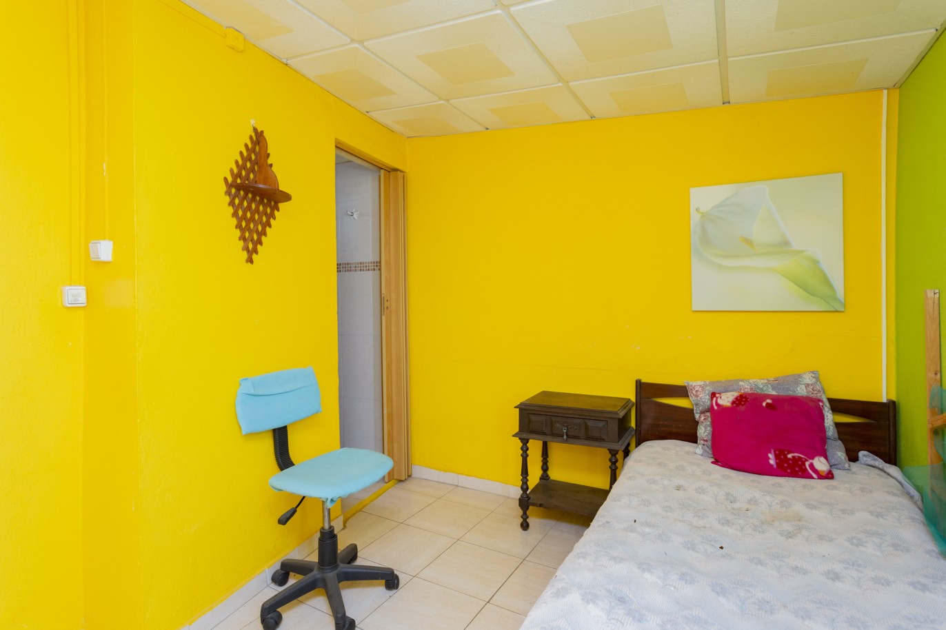 Prédio com cinco apartamentos T2, para venda, em Alvor, Algarve_220431