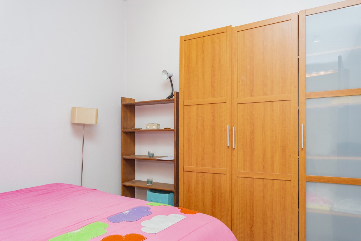 Edificio con cinco pisos T2, en venta, en Alvor, Algarve_220433