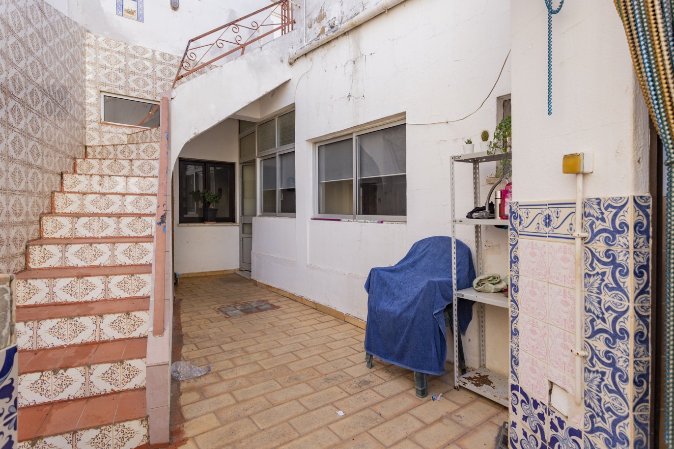 Gebäude mit fünf T2-Wohnungen, zu verkaufen, in Alvor, Algarve_220438