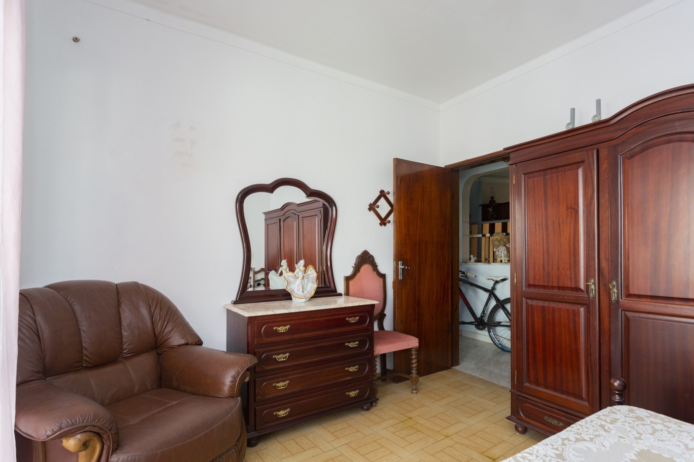 Prédio com cinco apartamentos T2, para venda, em Alvor, Algarve_220440