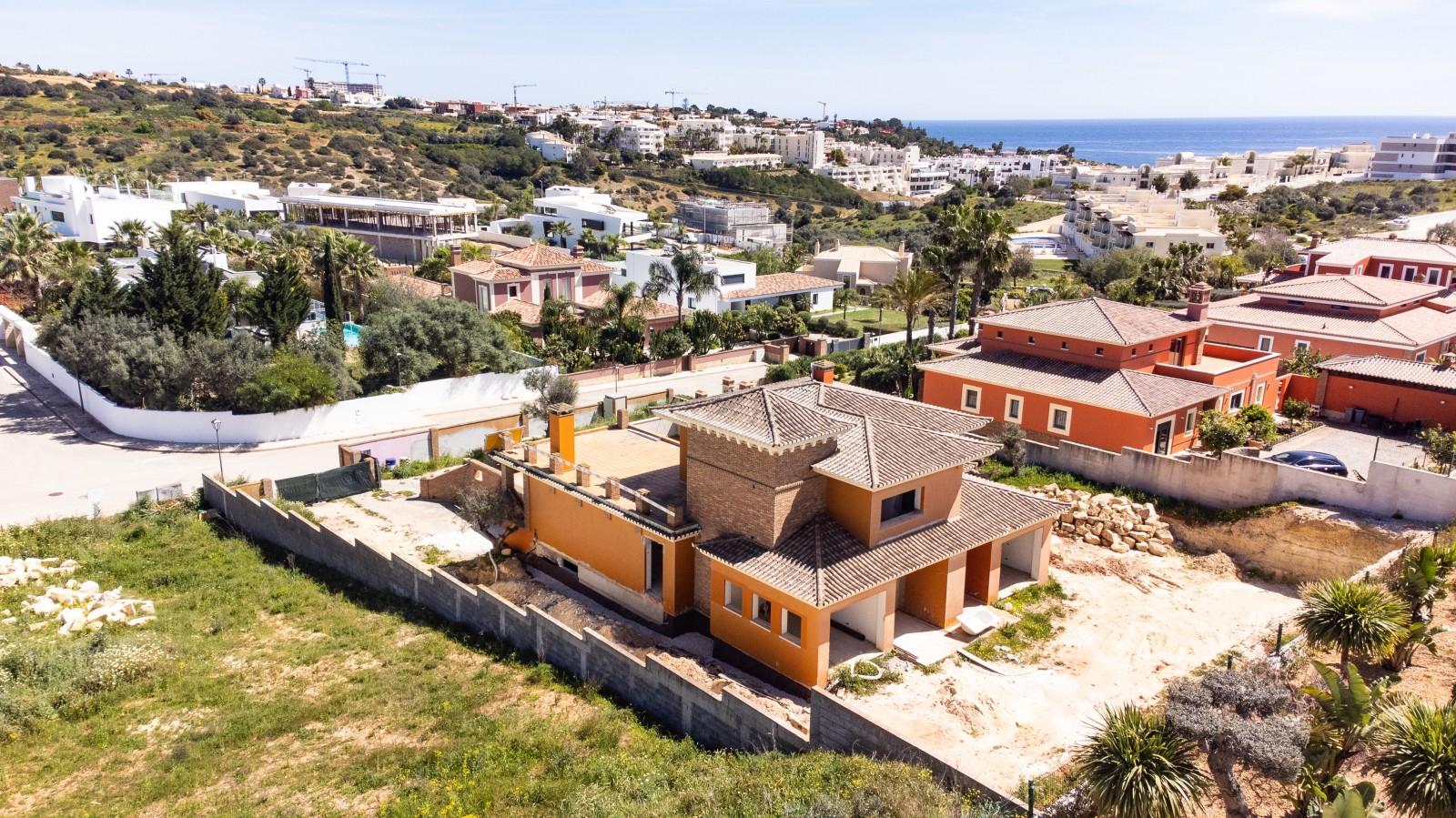 Villa de lujo de 4+1 dormitorios en construcción, en venta, Porto de Mós, Algarve_220462