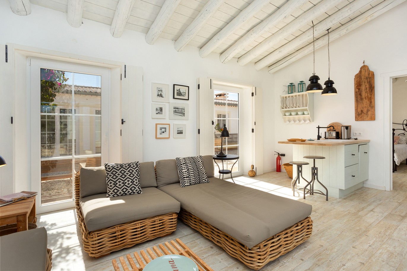 Quinta com três apartamentos T1, para venda em Aljezur, Algarve_220475