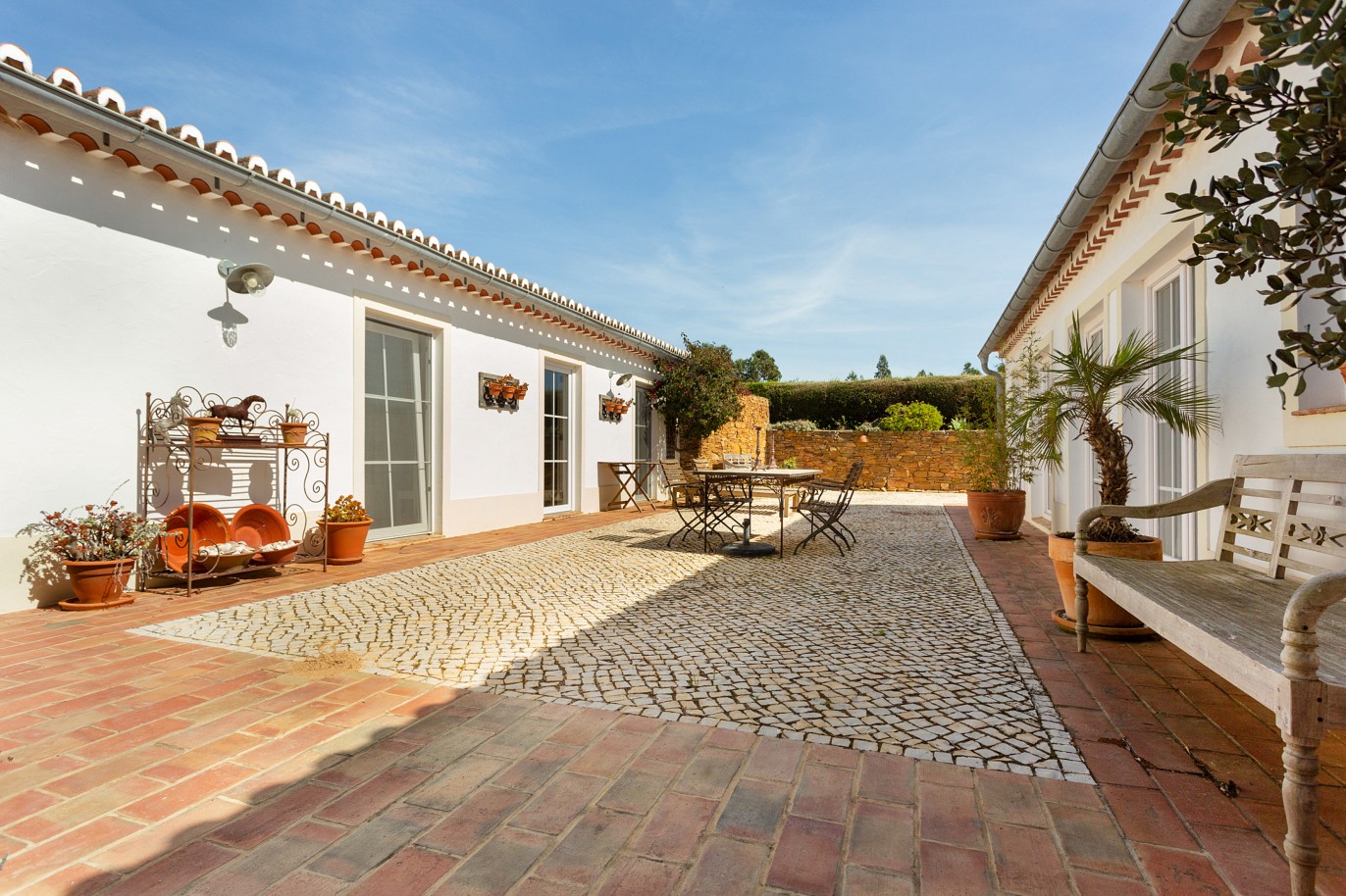Bauernhof mit drei T1 Wohnungen, zu verkaufen in Aljezur, Algarve_220487