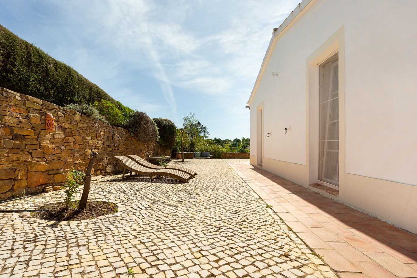 Bauernhof mit drei T1 Wohnungen, zu verkaufen in Aljezur, Algarve_220488