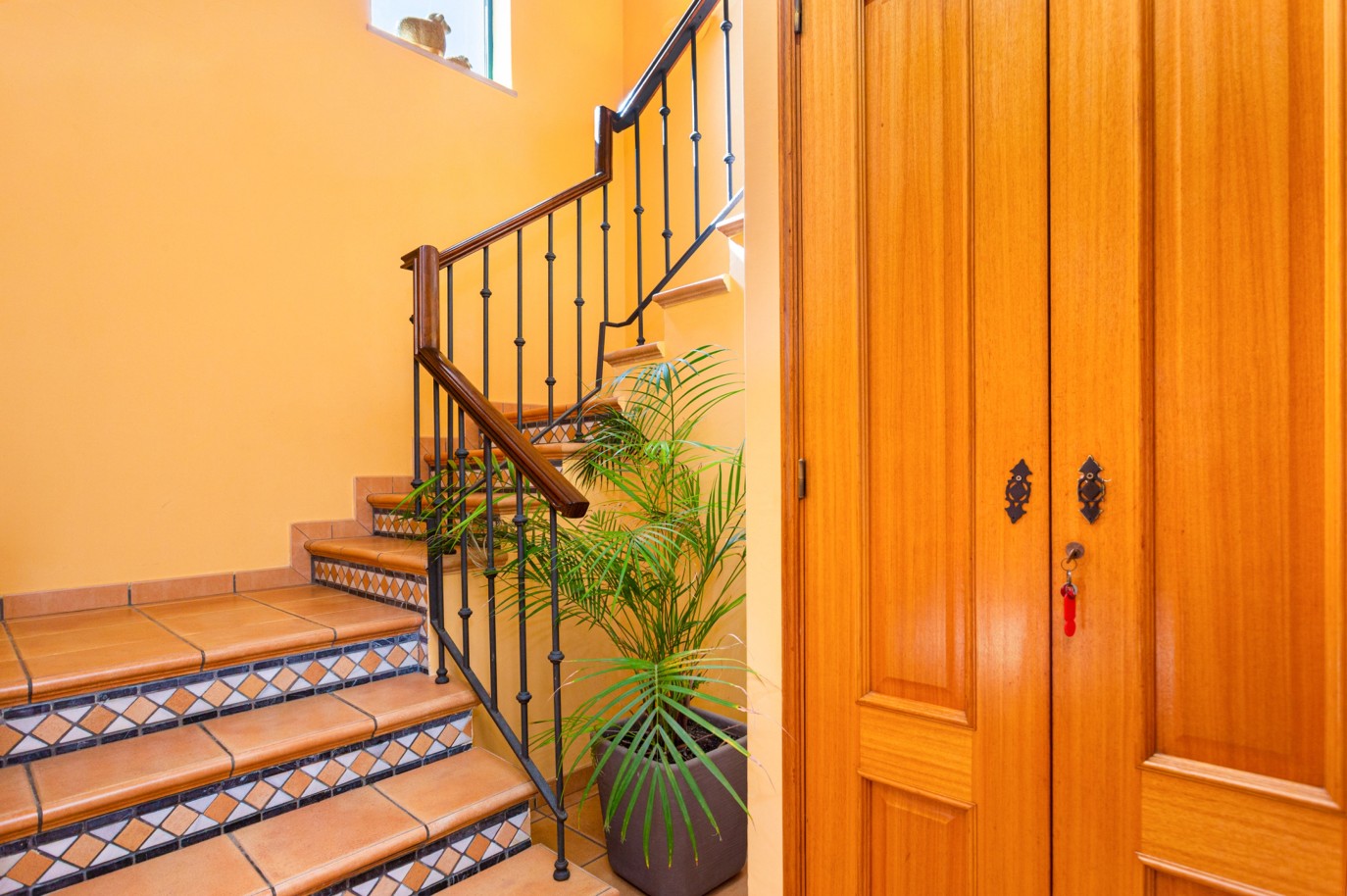 Villa de 5 chambres avec annexe de 2 chambres, à vendre, à Alvor, Algarve_220961