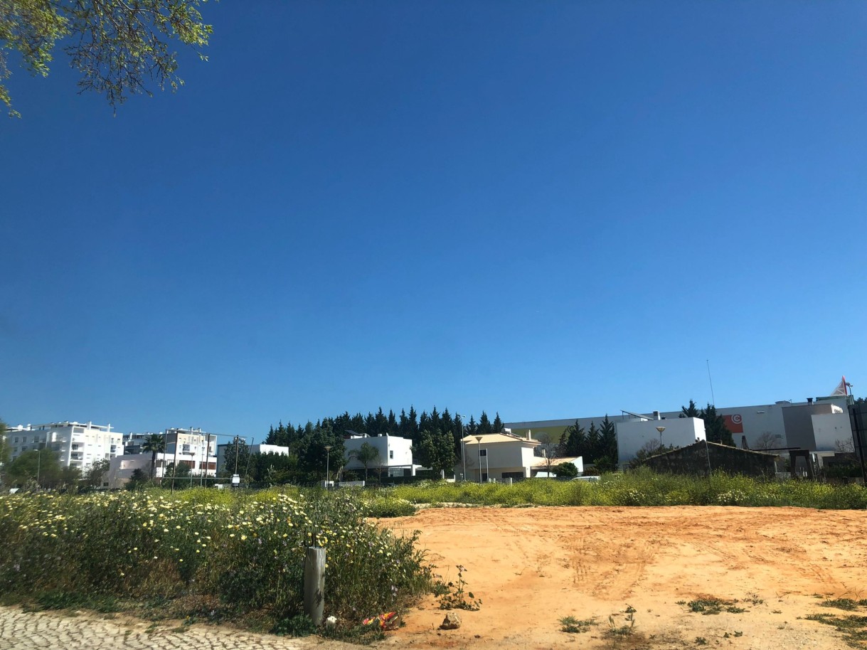 Grundstück mit der Möglichkeit eines großen Baus, zu verkaufen in Loulé, Algarve_221190