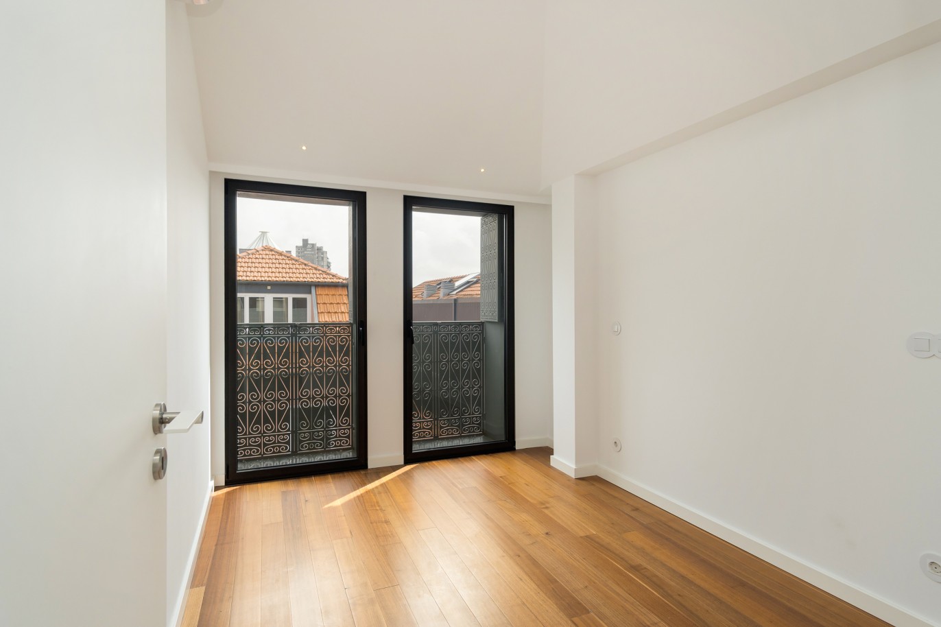 Neue Wohnung mit Balkon, zu verkaufen, im historischen Zentrum von Porto, Portugal_221362