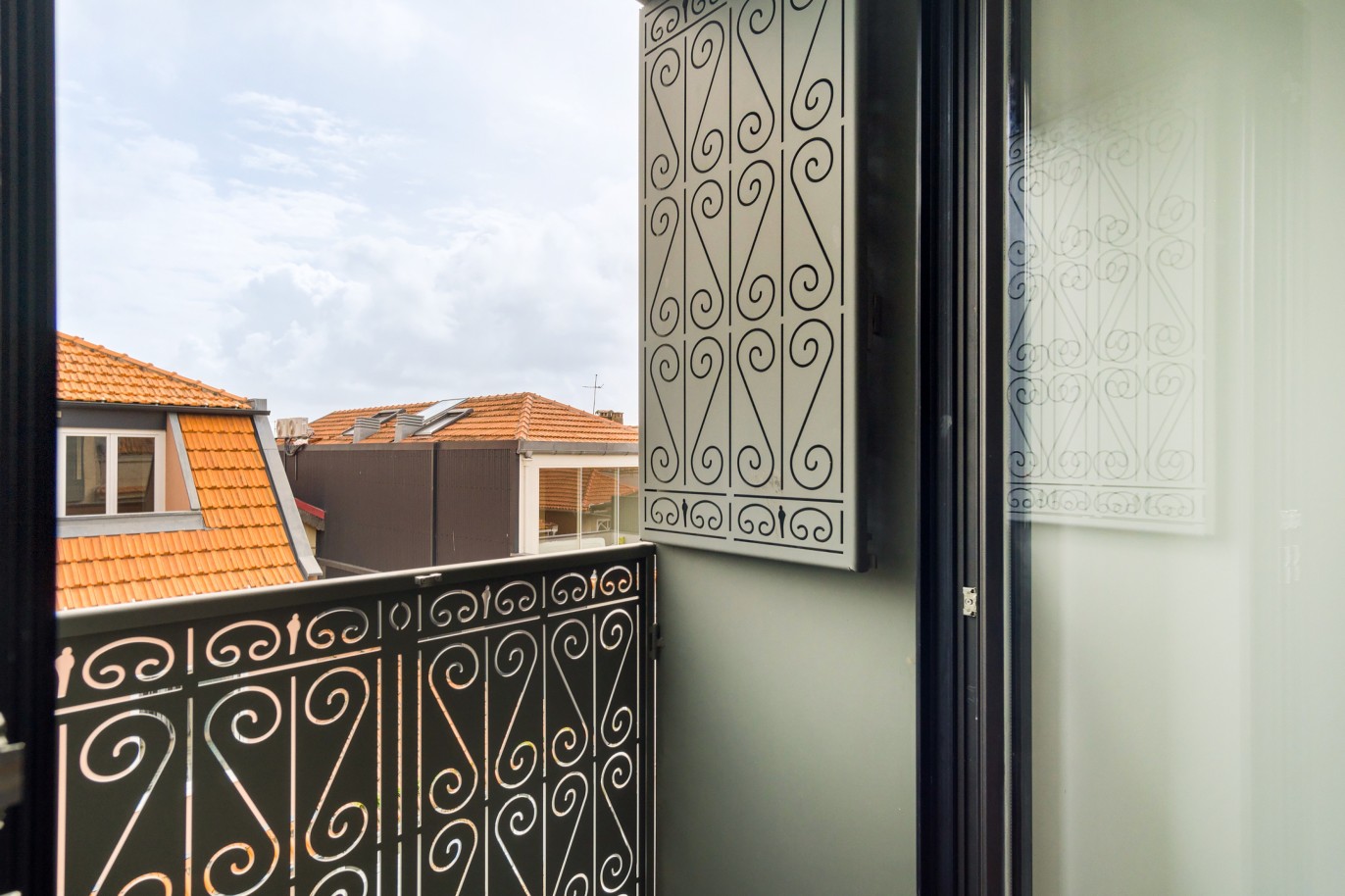 Neue Wohnung mit Balkon, zu verkaufen, im historischen Zentrum von Porto, Portugal_221368
