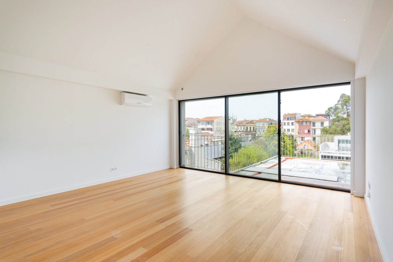 Neue Wohnung mit Terrasse, zu verkaufen, im historischen Zentrum von Porto, Portugal_221446