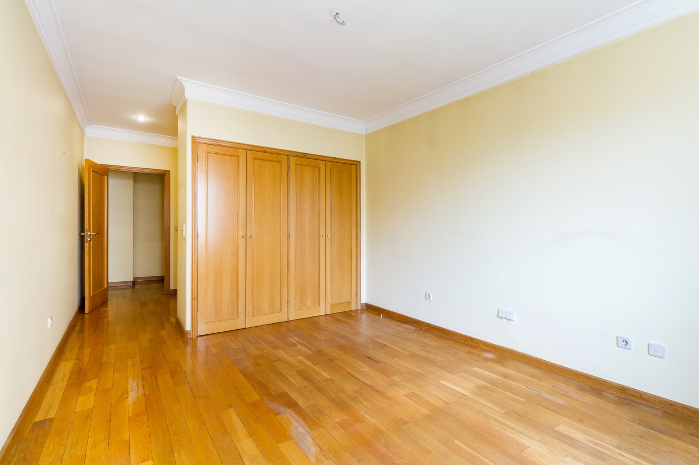 Appartement avec balcon, à vendre, à Porto, Portugal_221676