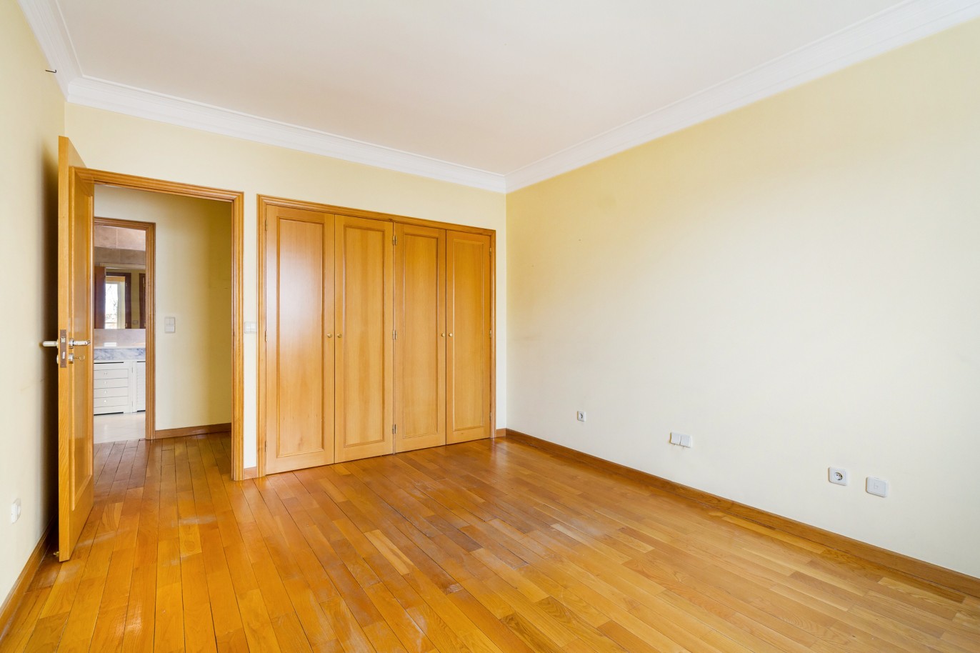 Appartement avec balcon, à vendre, à Porto, Portugal_221677