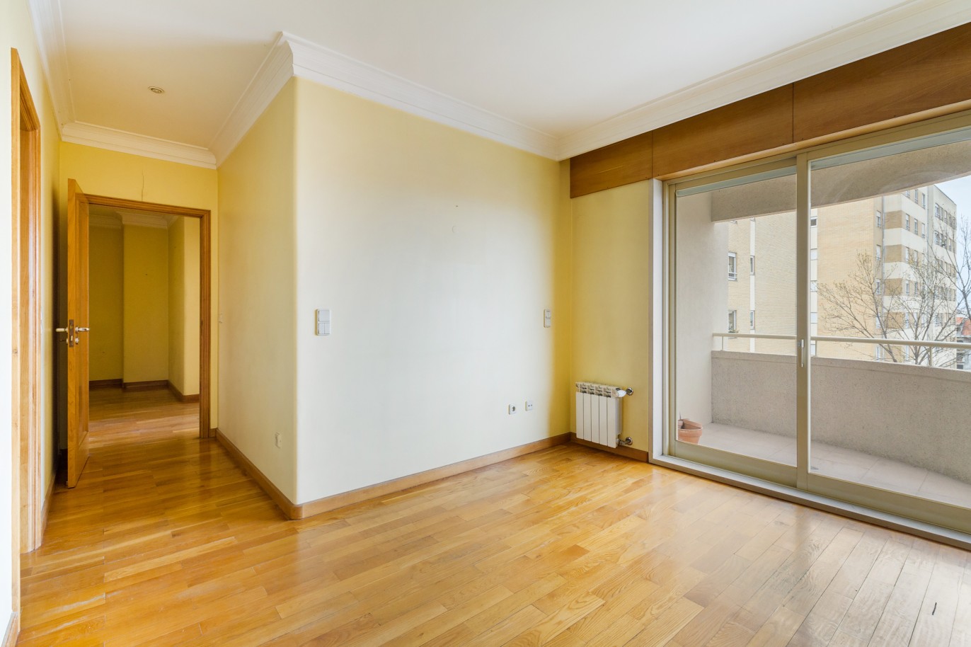 Apartamento com varanda, para venda, no Porto_221680