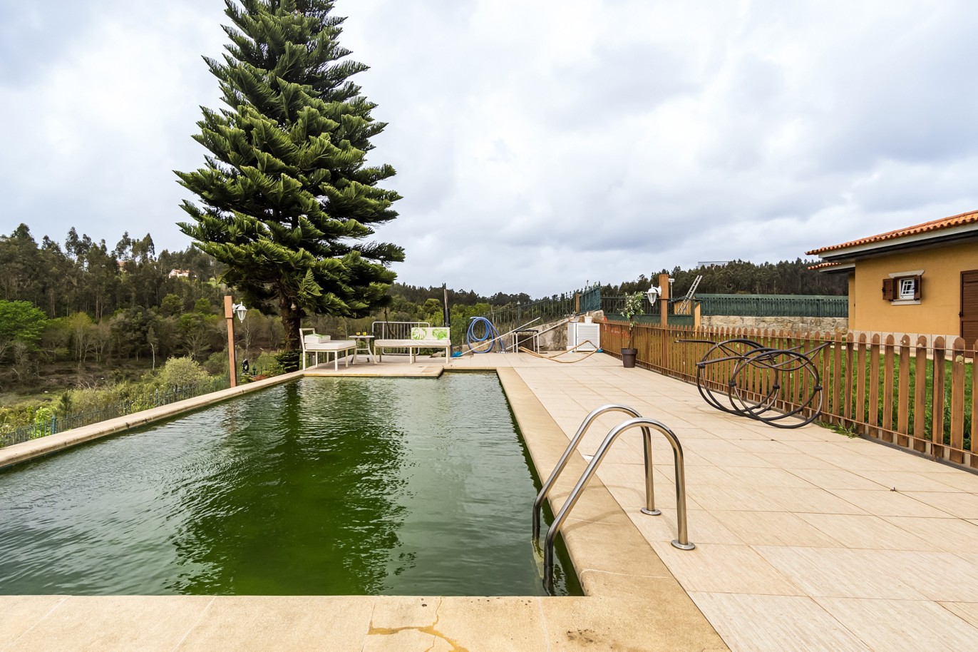 Moradia V4 com piscina e jardim, para venda, em Água Longa, St.º Tirso_221908