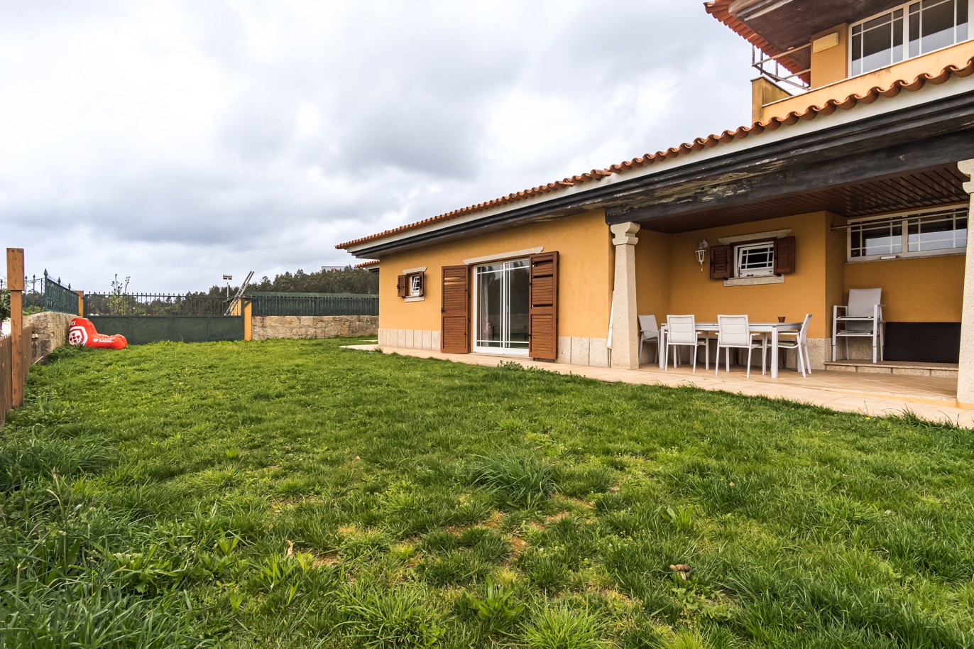 Villa de 4 dormitorios con piscina y jardín, en venta, en Água Longa, St.º Tirso, Norte de Portugal_221909