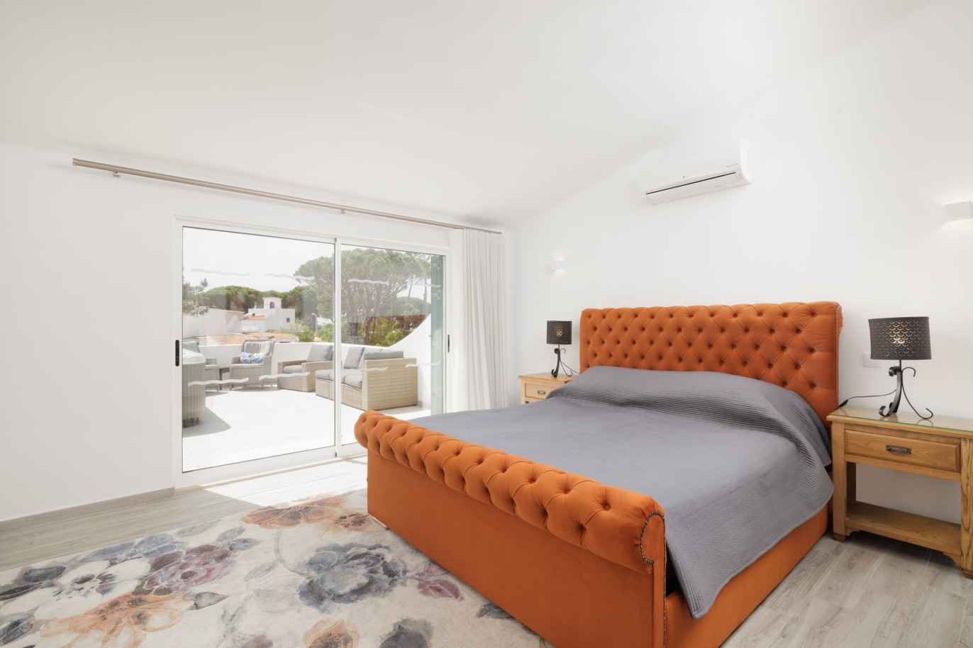 Moradia renovada de três quartos, para venda em Vale do Lobo, Algarve _222264