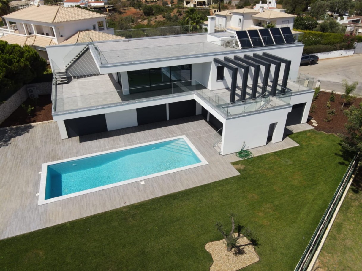 Villa de 4 dormitorios, con piscina, en venta, en Ferragudo, Algarve_222687