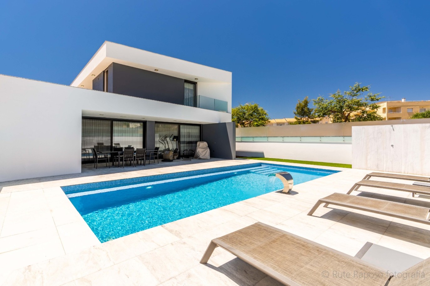 4+1 Schlafzimmer Villa mit Schwimmbad zu verkaufen in Quarteira, Algarve_222722