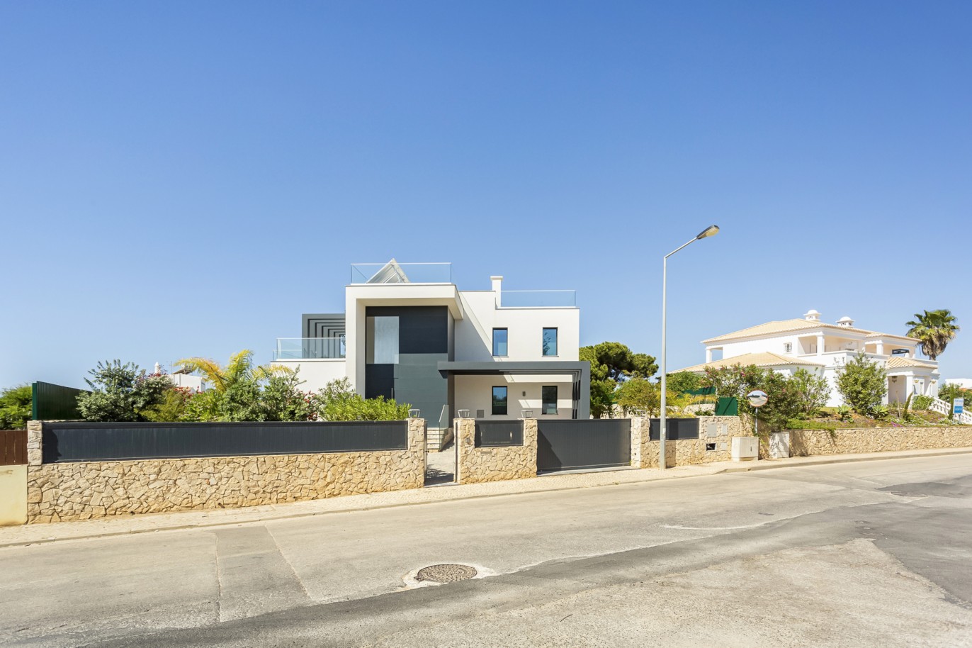 4 Schlafzimmer Villa, mit Schwimmbad, zu verkaufen, in Ferragudo, Algarve_222725