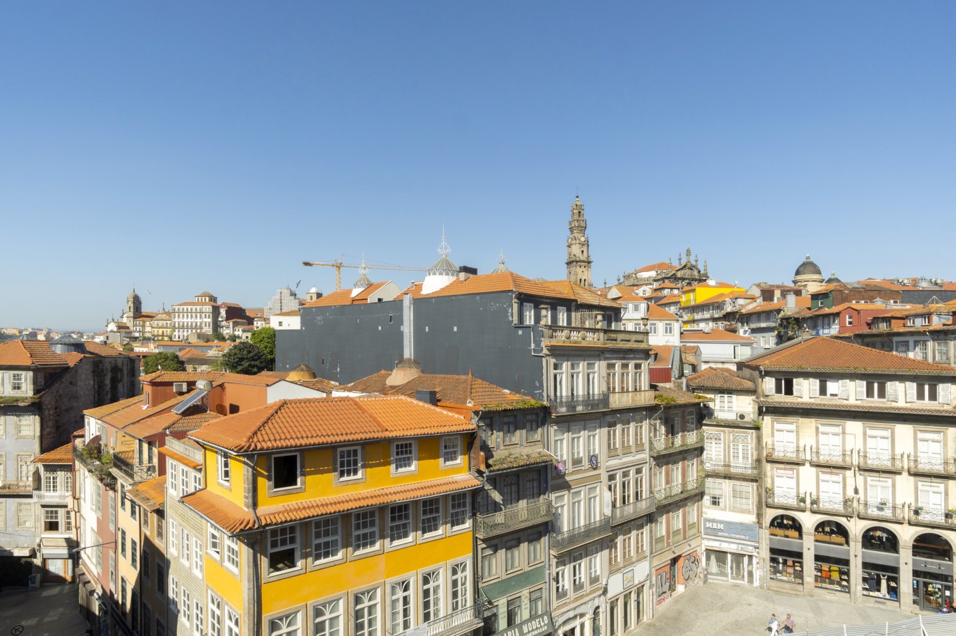 Edificio del siglo XIX, en venta, en Baixa do Porto, Portugal_223094