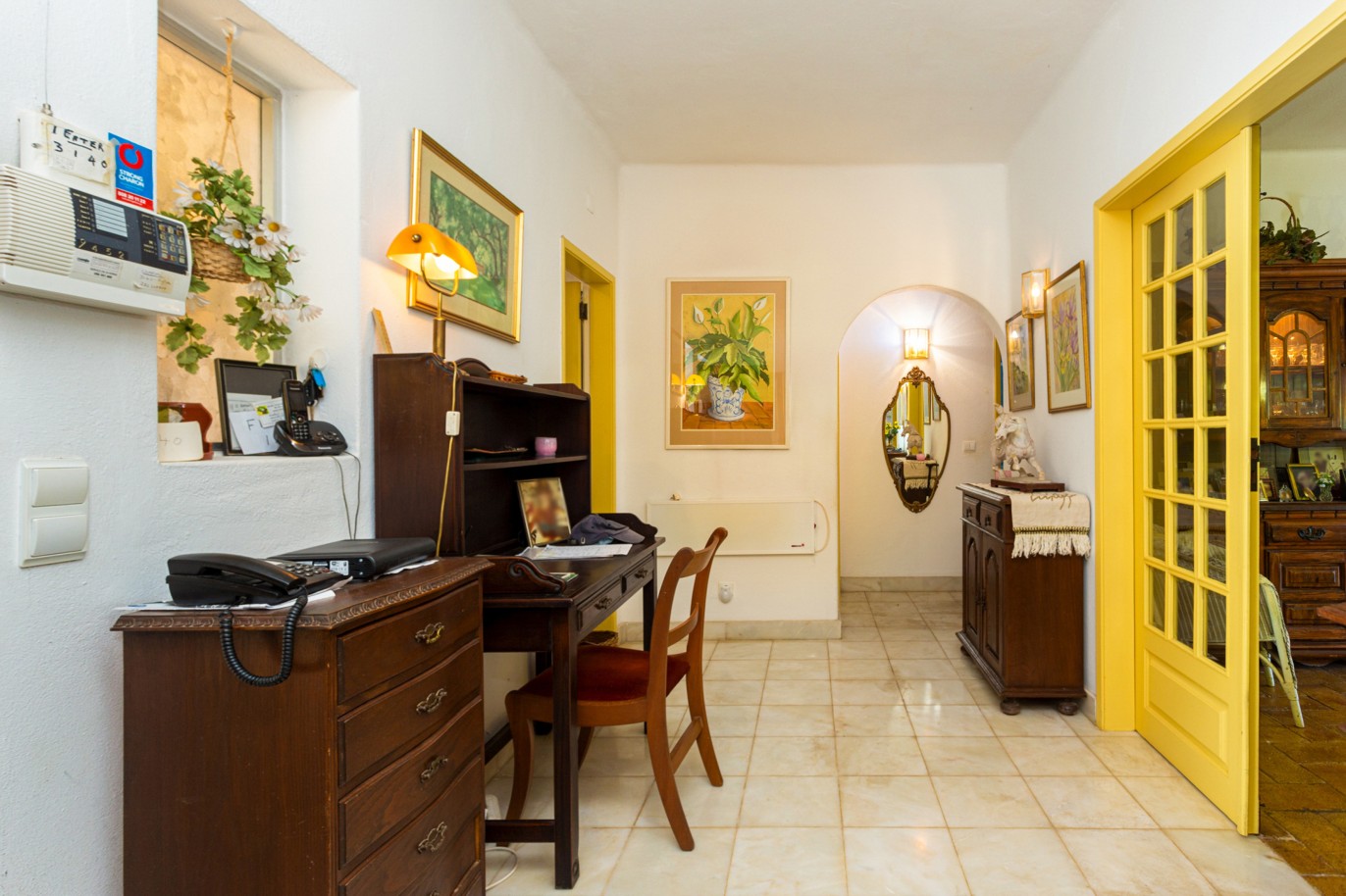 Villa de 3+1 chambres, avec piscine, à vendre, à Carvoeiro, Algarve_223781