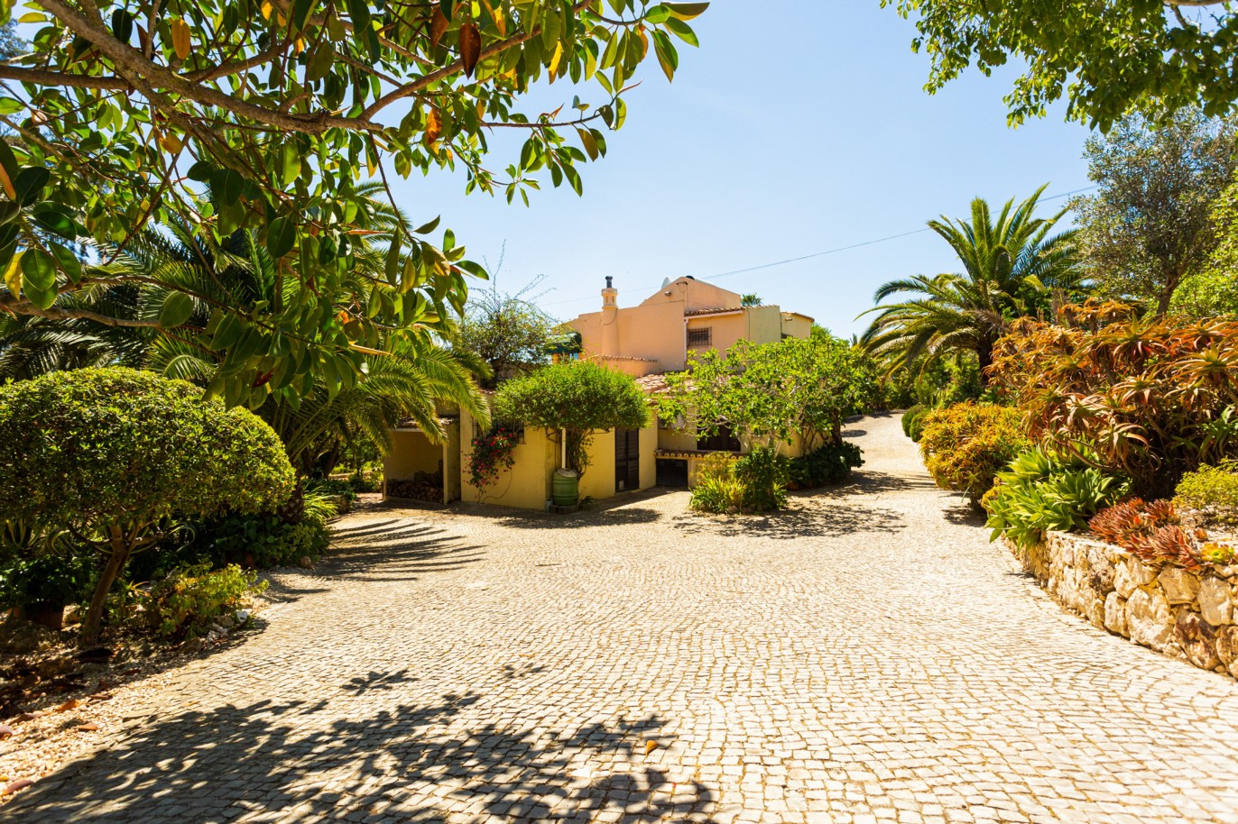 Villa de 3+1 chambres, avec piscine, à vendre, à Carvoeiro, Algarve_223782