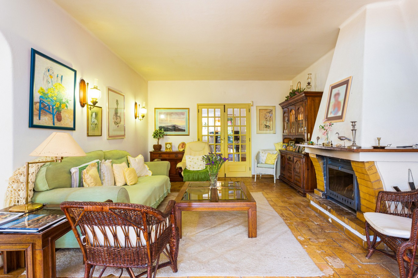 Villa de 3+1 chambres, avec piscine, à vendre, à Carvoeiro, Algarve_223783