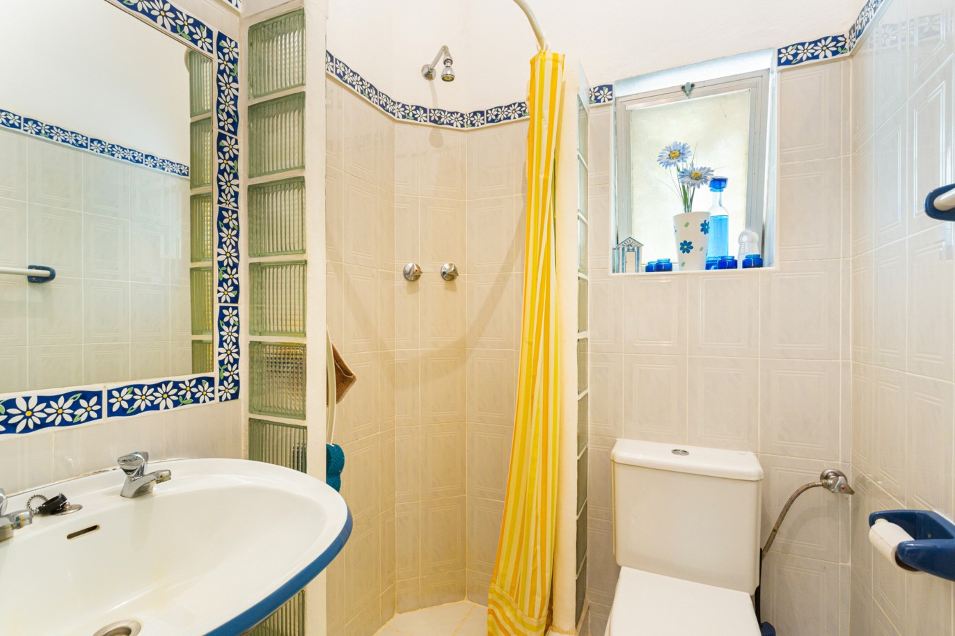 Villa de 3+1 chambres, avec piscine, à vendre, à Carvoeiro, Algarve_223795