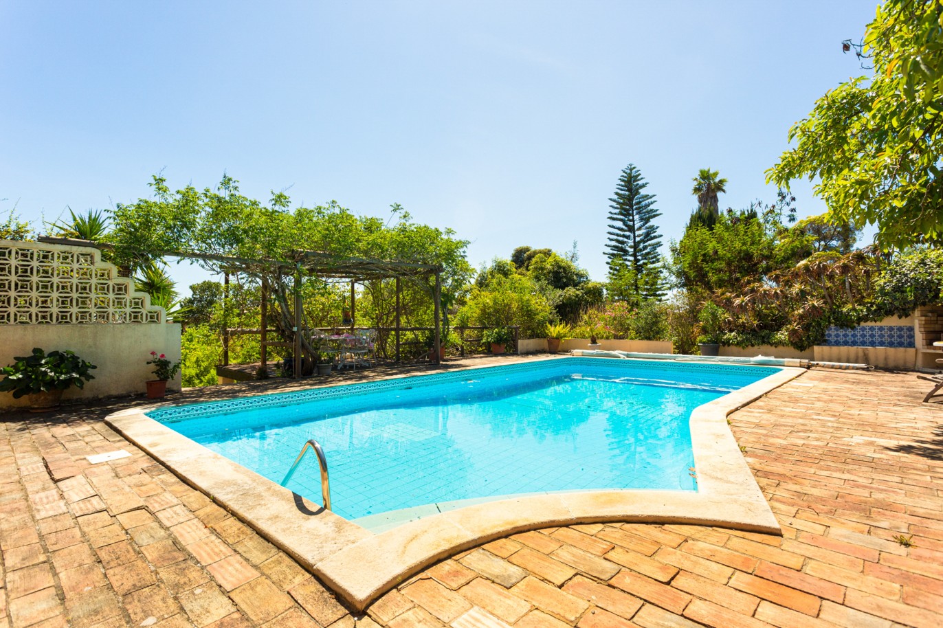 Villa de 3+1 chambres, avec piscine, à vendre, à Carvoeiro, Algarve_223799