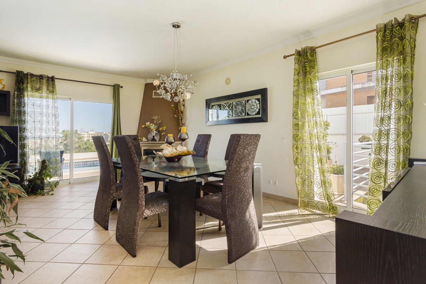 Villa de 4 dormitorios con piscina y vistas al mar, en venta en Albufeira, Algarve_223817