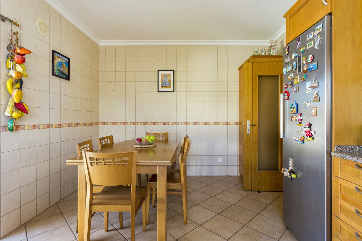 Villa de 4 dormitorios con piscina y vistas al mar, en venta en Albufeira, Algarve_223820