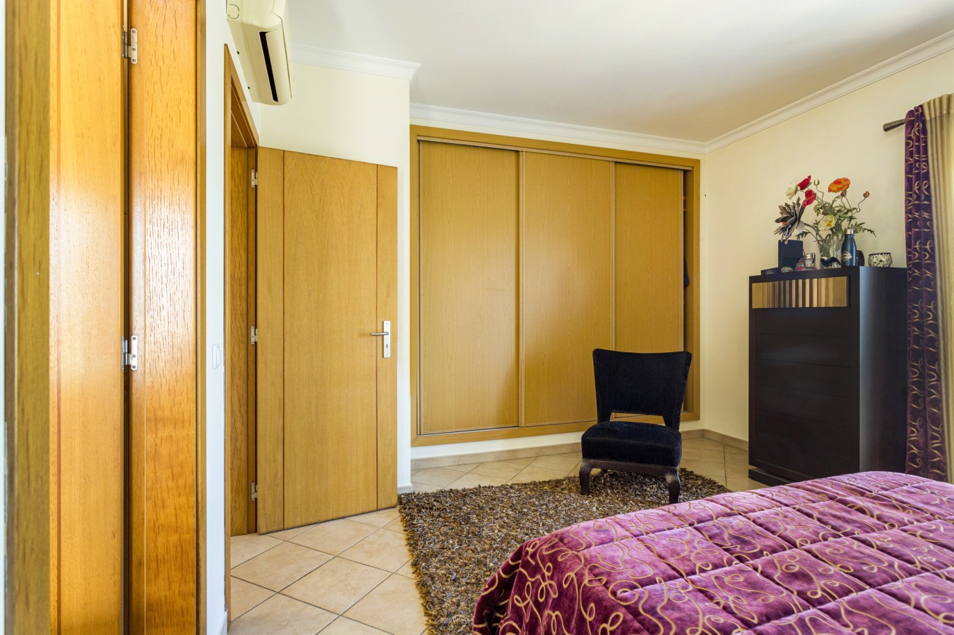 4 Schlafzimmer Villa mit Pool und Meerblick, zu verkaufen in Albufeira, Algarve_223829
