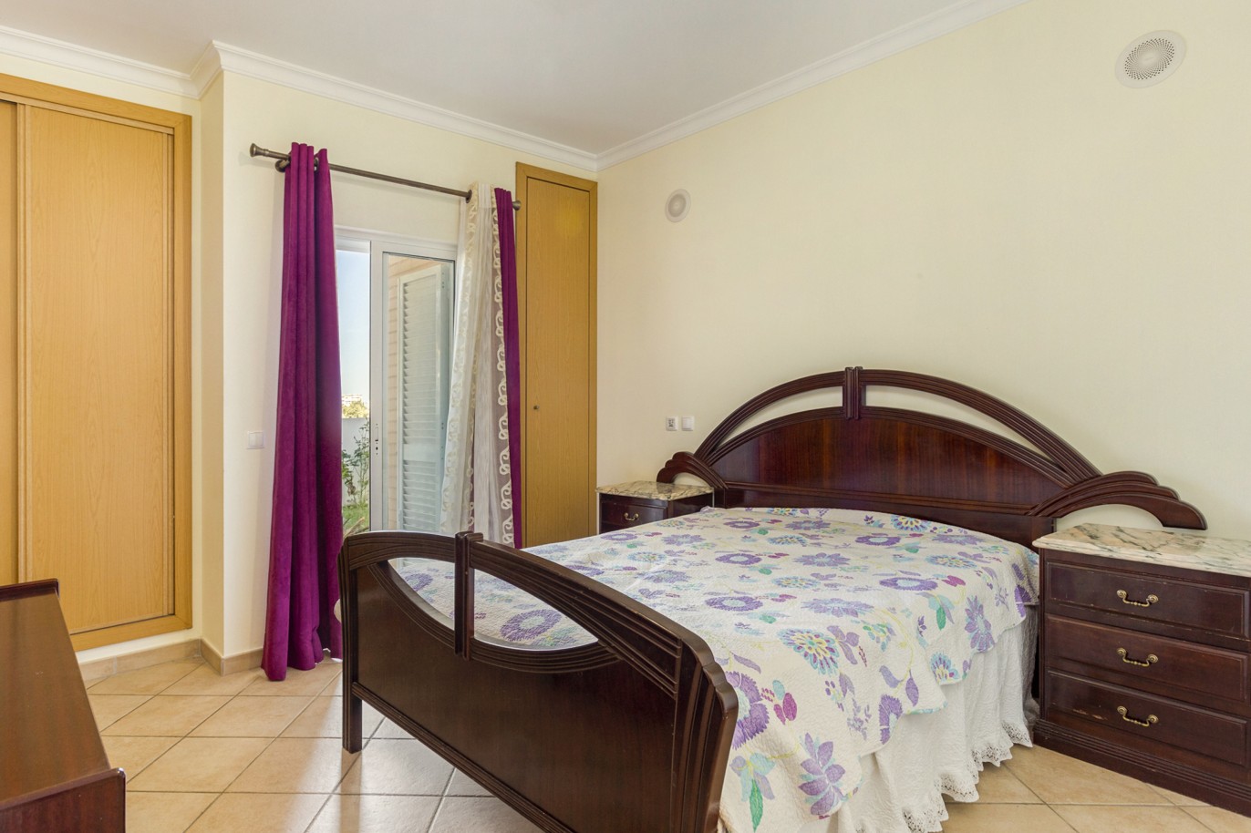 Villa de 4 dormitorios con piscina y vistas al mar, en venta en Albufeira, Algarve_223830