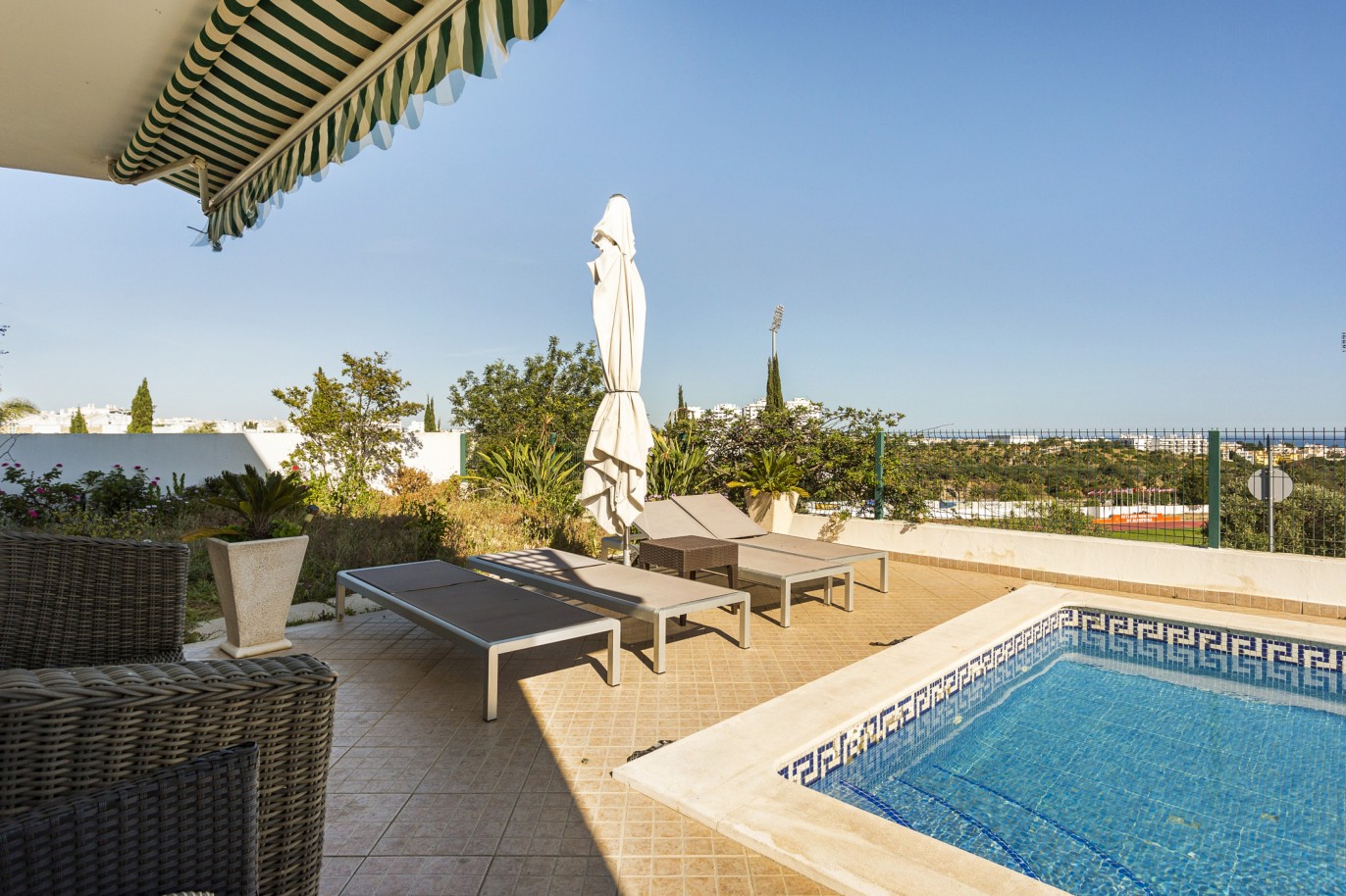 Villa de 4 dormitorios con piscina y vistas al mar, en venta en Albufeira, Algarve_223832