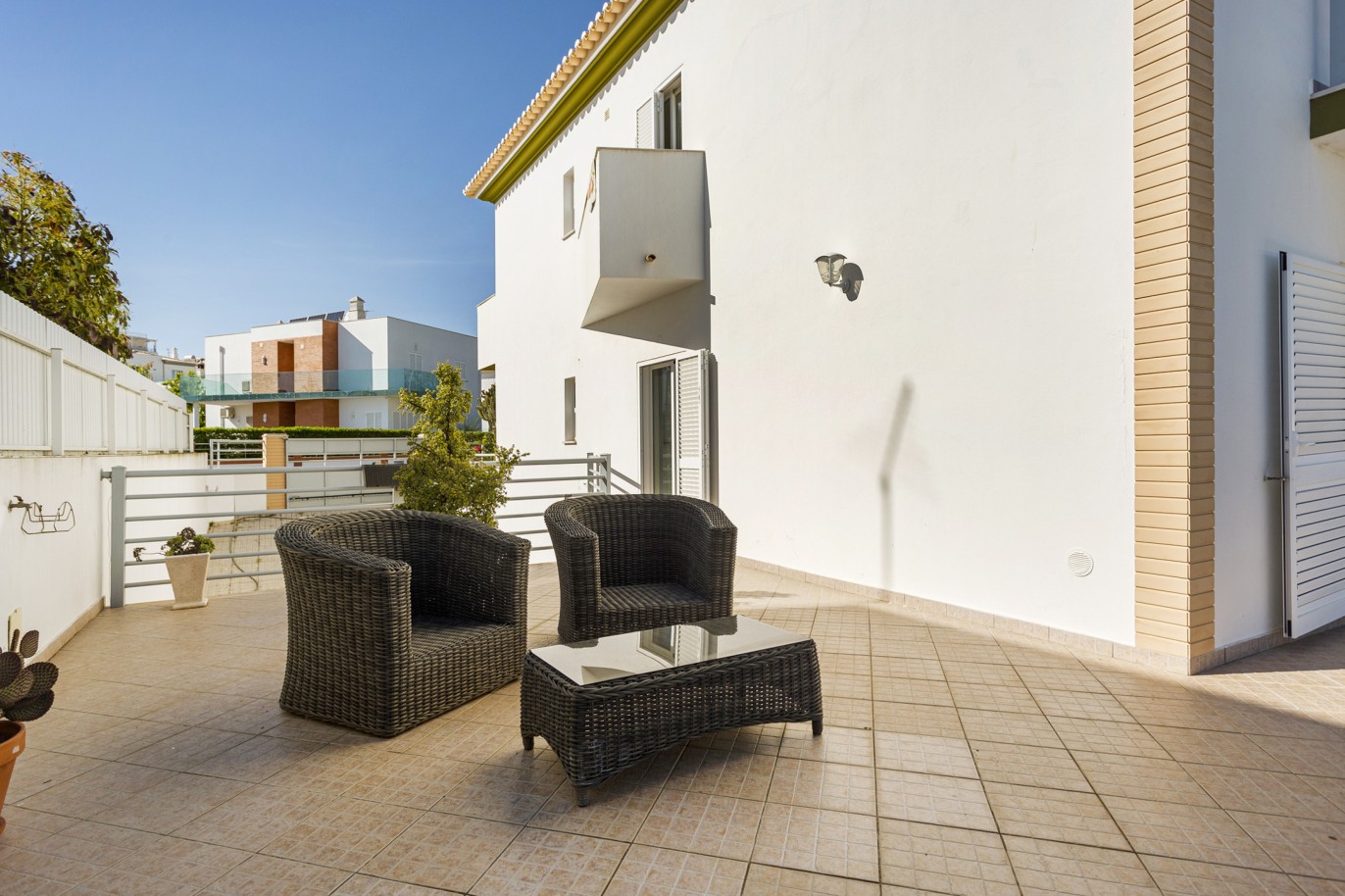 Villa de 4 dormitorios con piscina y vistas al mar, en venta en Albufeira, Algarve_223836