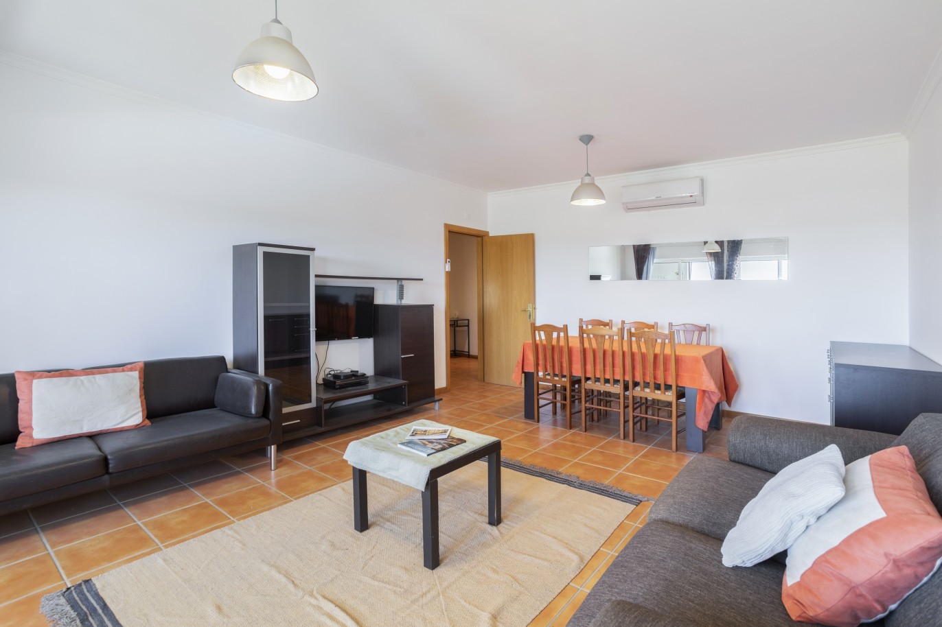 Piso de 3 dormitorios en condominio cerrado, en venta en vilamoura, Algarve_224427