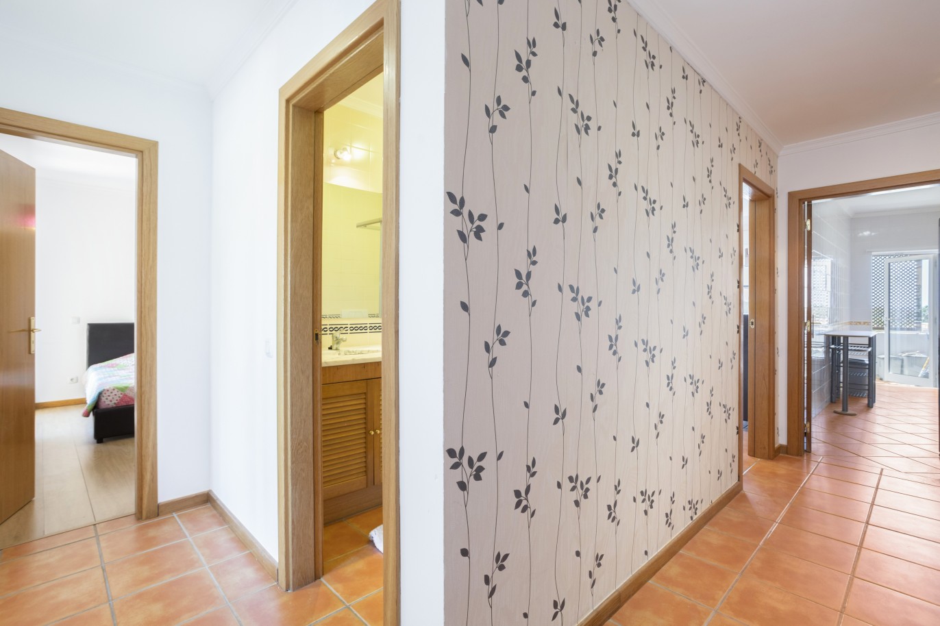 Piso de 3 dormitorios en condominio cerrado, en venta en vilamoura, Algarve_224430