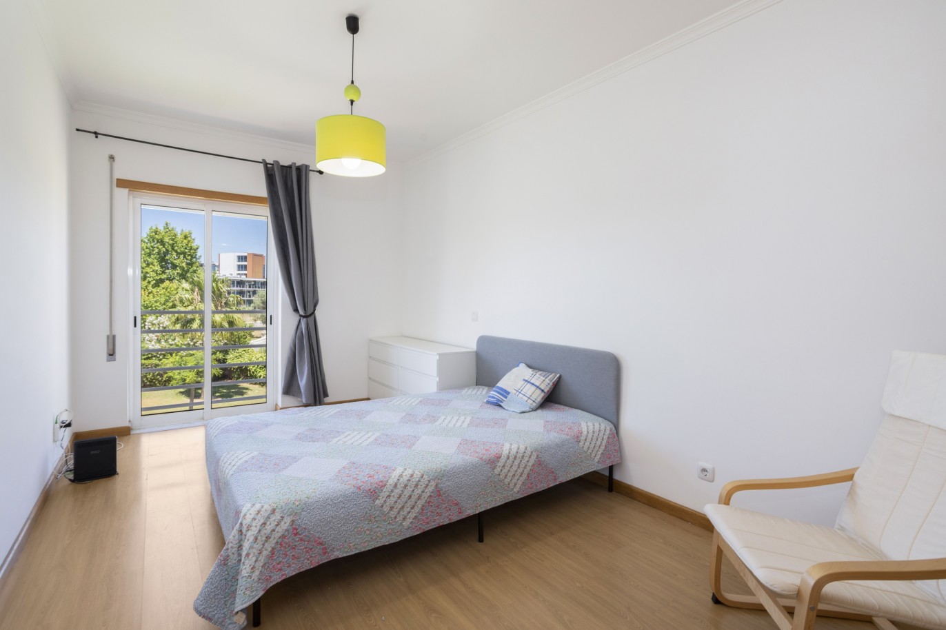 Piso de 3 dormitorios en condominio cerrado, en venta en vilamoura, Algarve_224432